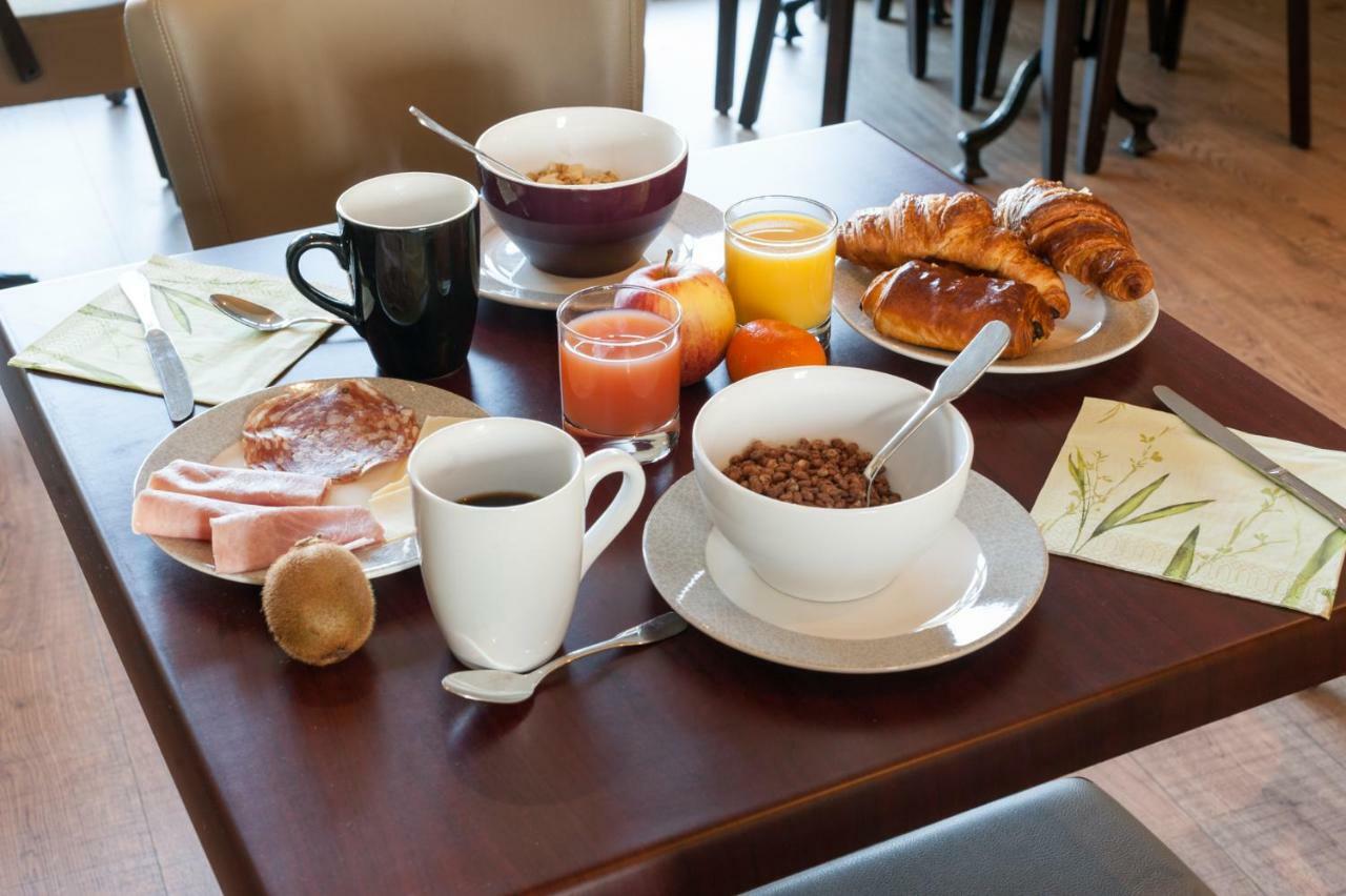 The Originals City, Hotel La Cour Carree, Eu Э (Приморская Сена) Экстерьер фото